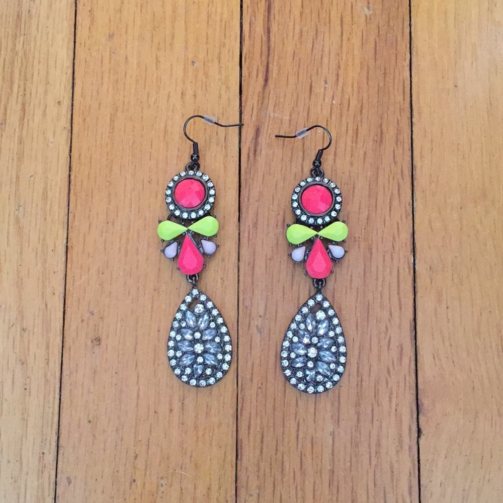 Statement earrings 💕🖤💛